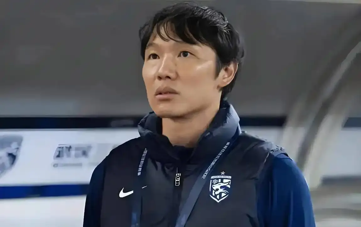 开云娱乐-武汉三镇训练开放日，赛后造点机会引欢呼，中超在即，轮换策略成焦点(武汉三镇中超赛程)