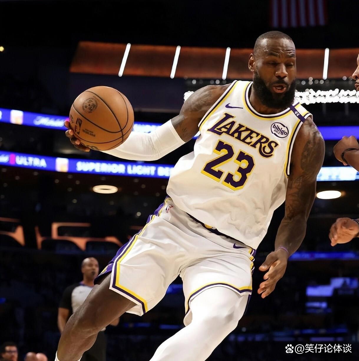 开云在线-包含风云突变洛杉矶湖人加时末段官宣签约巴特勒连续十五场比赛得分超过突破纪录，现场解说直呼：窗口期里尔调整名单以备欧联的词条